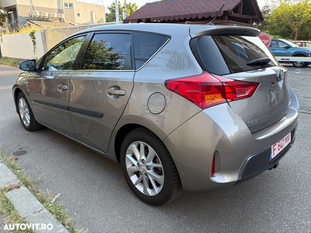 Toyota Auris 1.8 L VVT-i Luna - 9