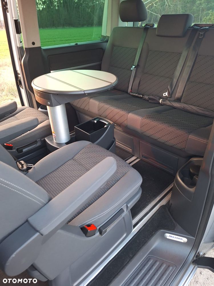 Volkswagen Multivan - 24