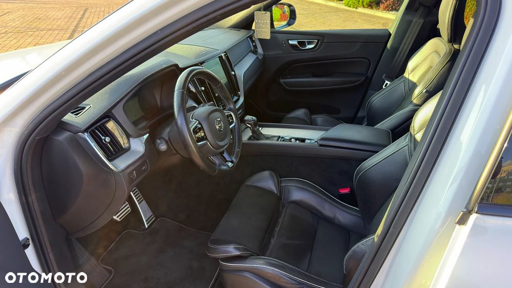 Volvo XC 60 D5 AWD Geartronic RDesign - 22