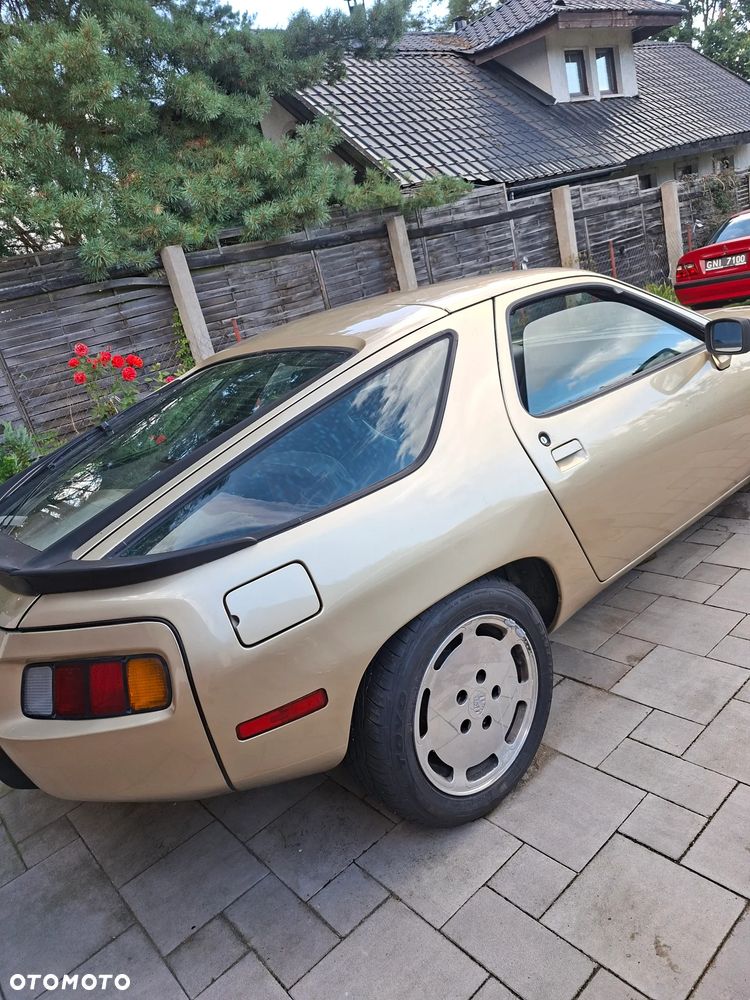 Porsche 928 - 17
