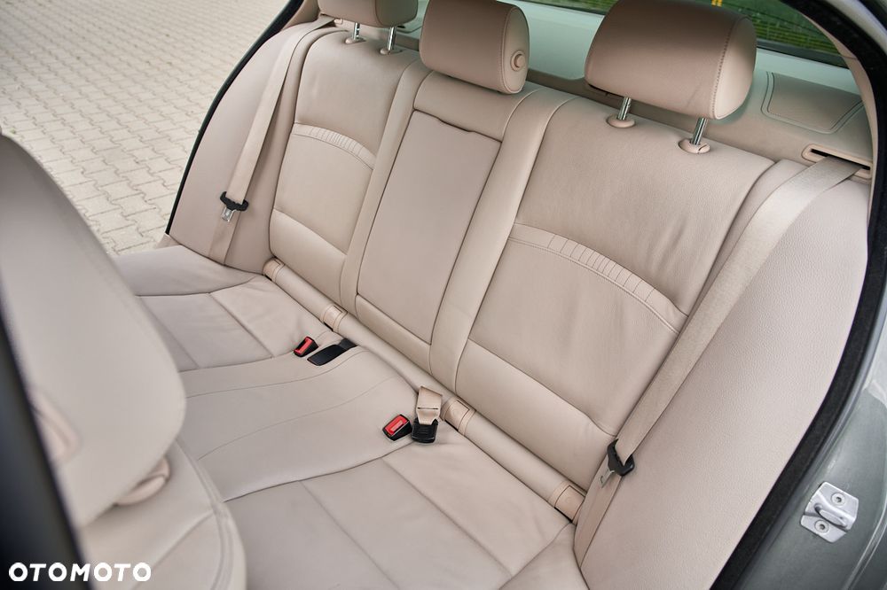 BMW Seria 5 525d xDrive Modern Line - 31