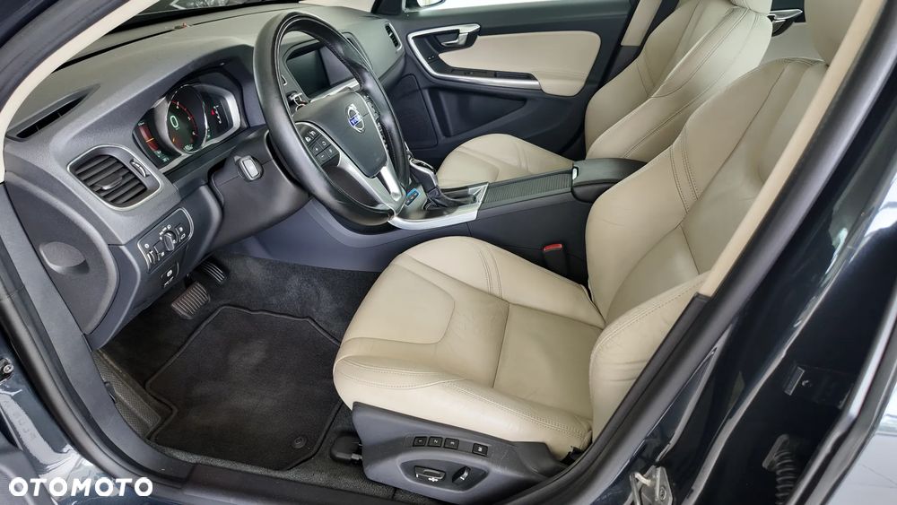 Volvo V60 D6 AWD Plug-in Hybrid Summum - 12