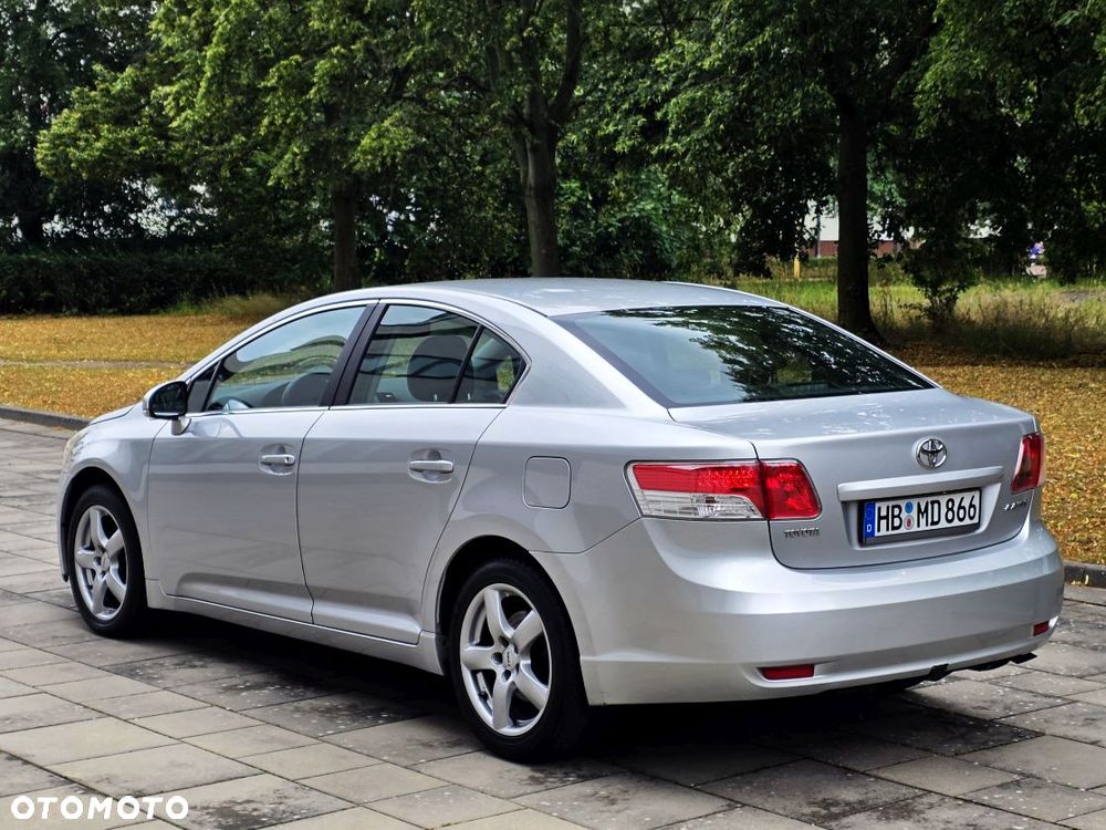 Toyota Avensis 1.8 Sol - 4