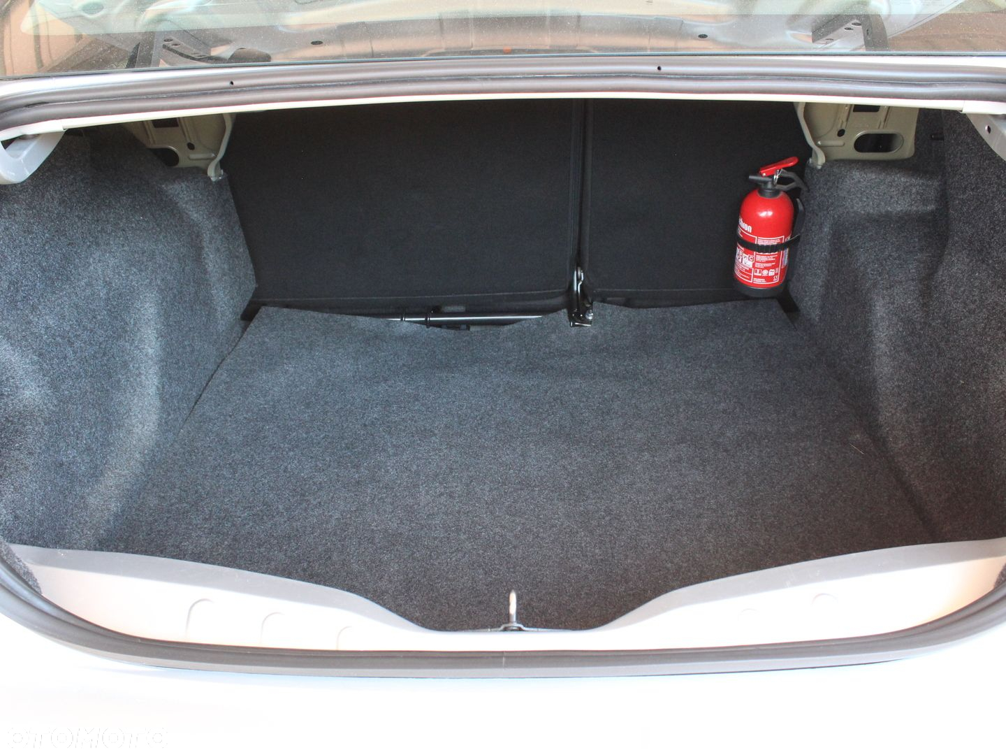 Peugeot 301 1.6 VTi Allure - 12