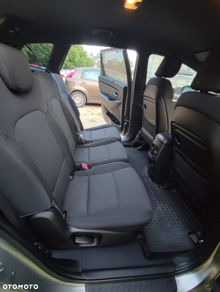 Kia Carens 1.6 GDI L - 20