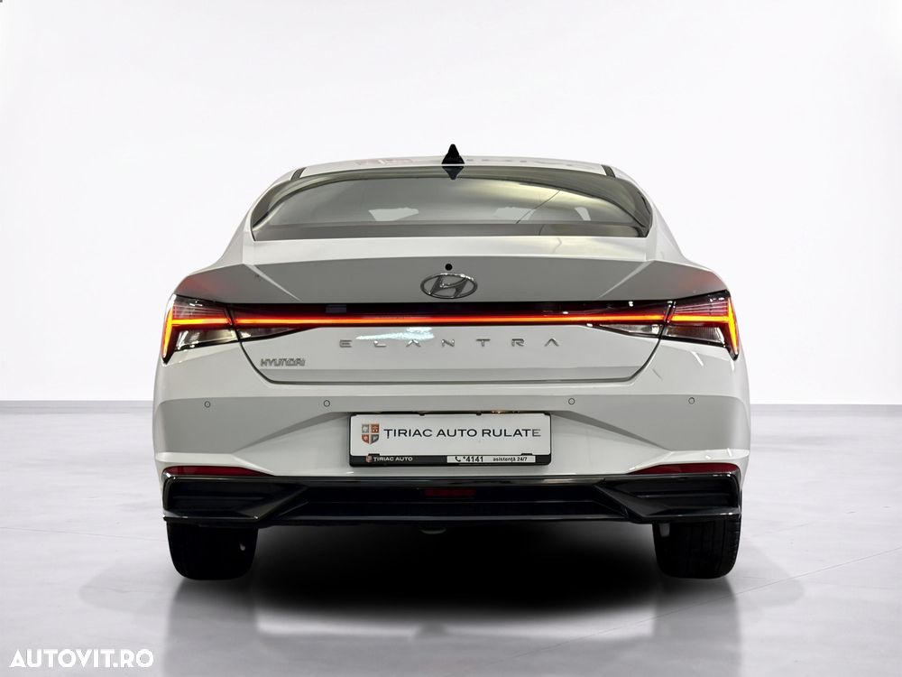 Hyundai Elantra - 5