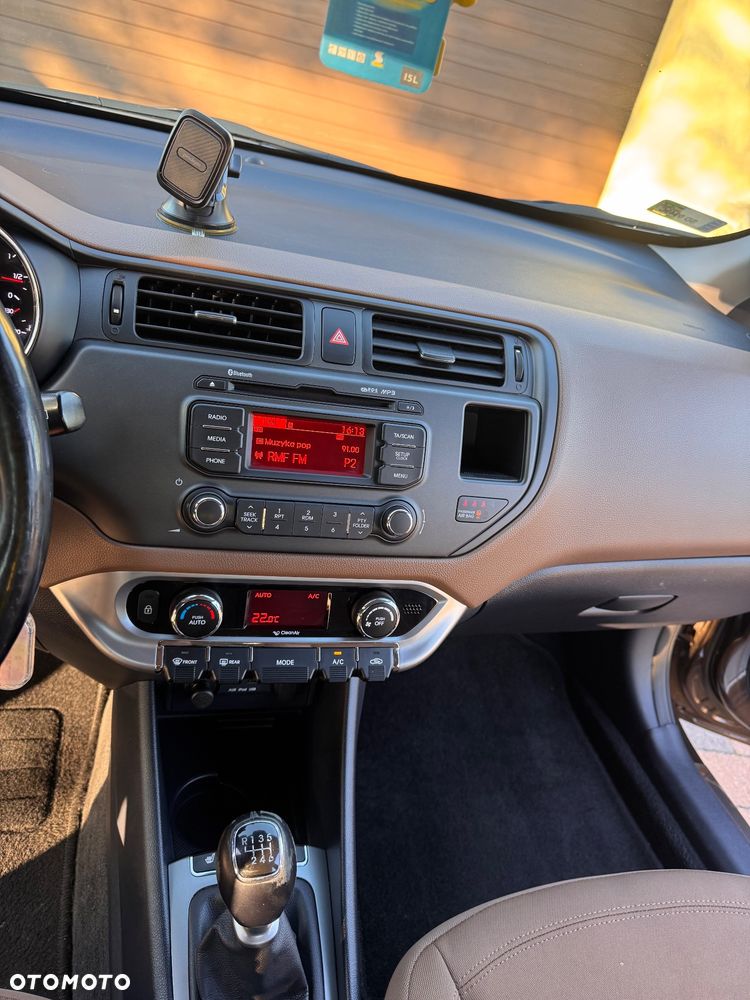 Kia Rio 1.4 L - 4
