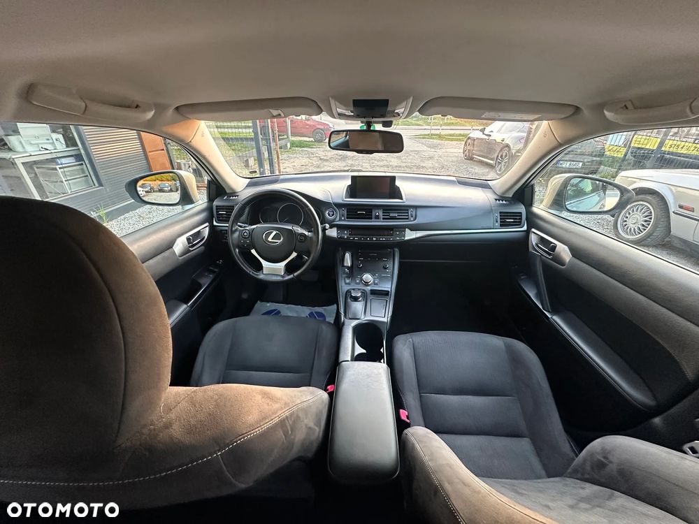 Lexus CT ver-200h - 8