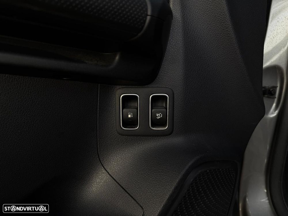 Mercedes-Benz GLA 250 e - 21