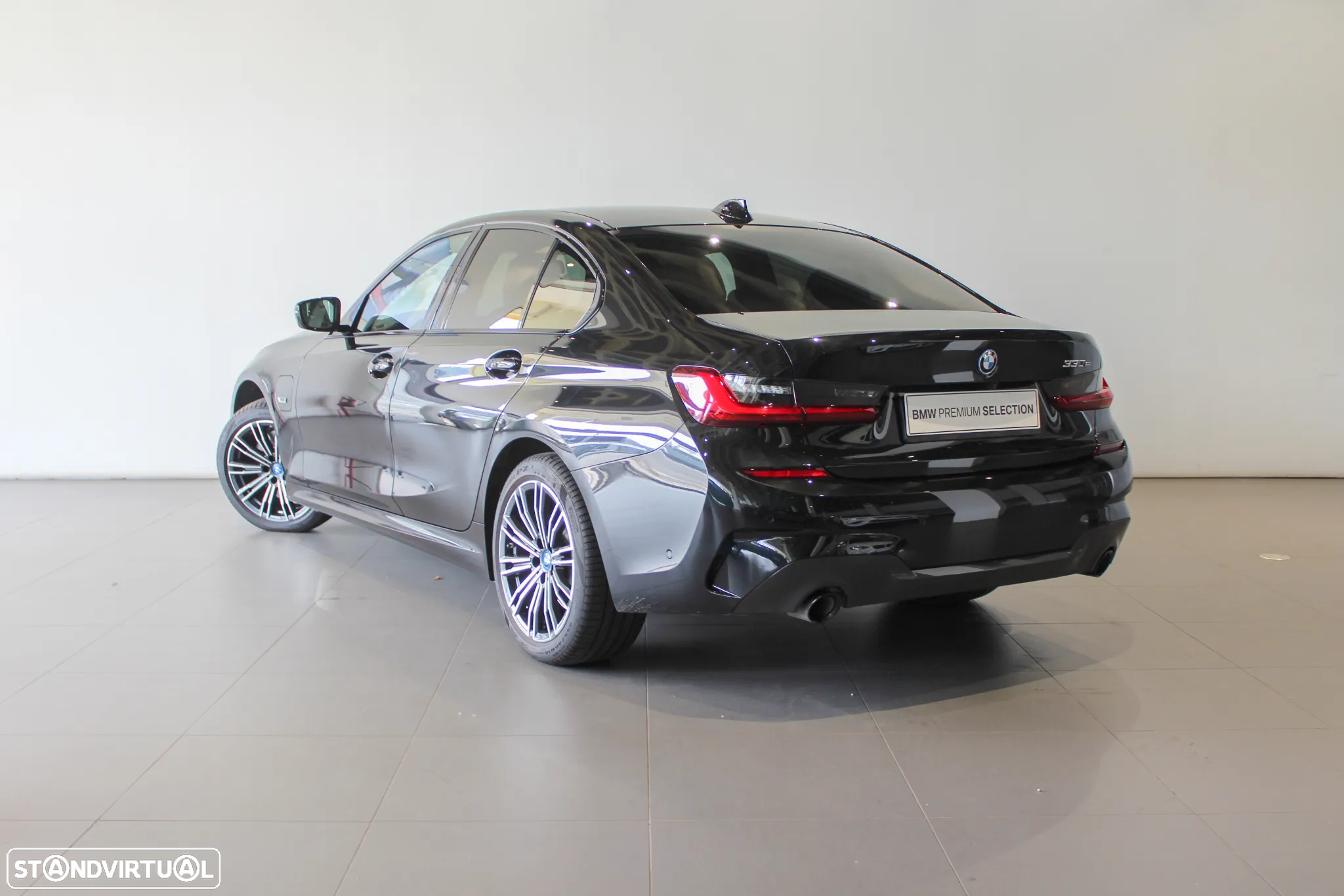 BMW 330 e Pack Desportivo M Auto - 18