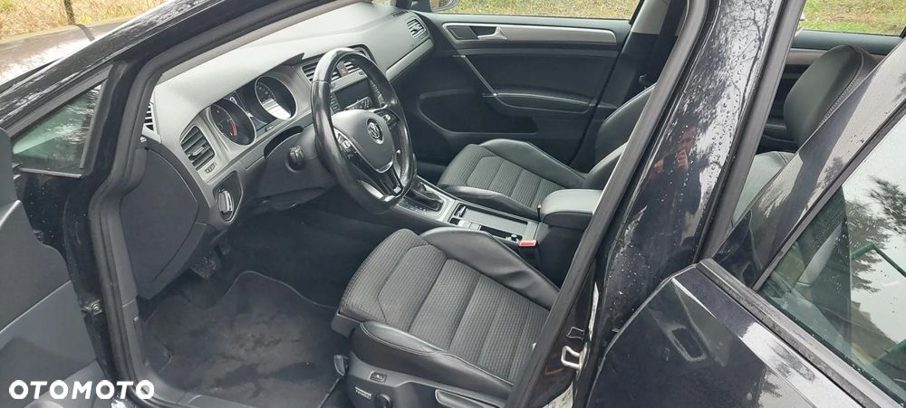 Volkswagen Golf - 10