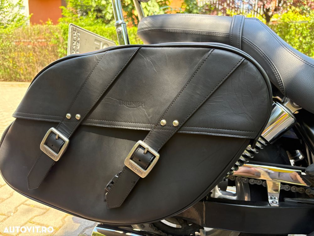Triumph Bonneville - 11
