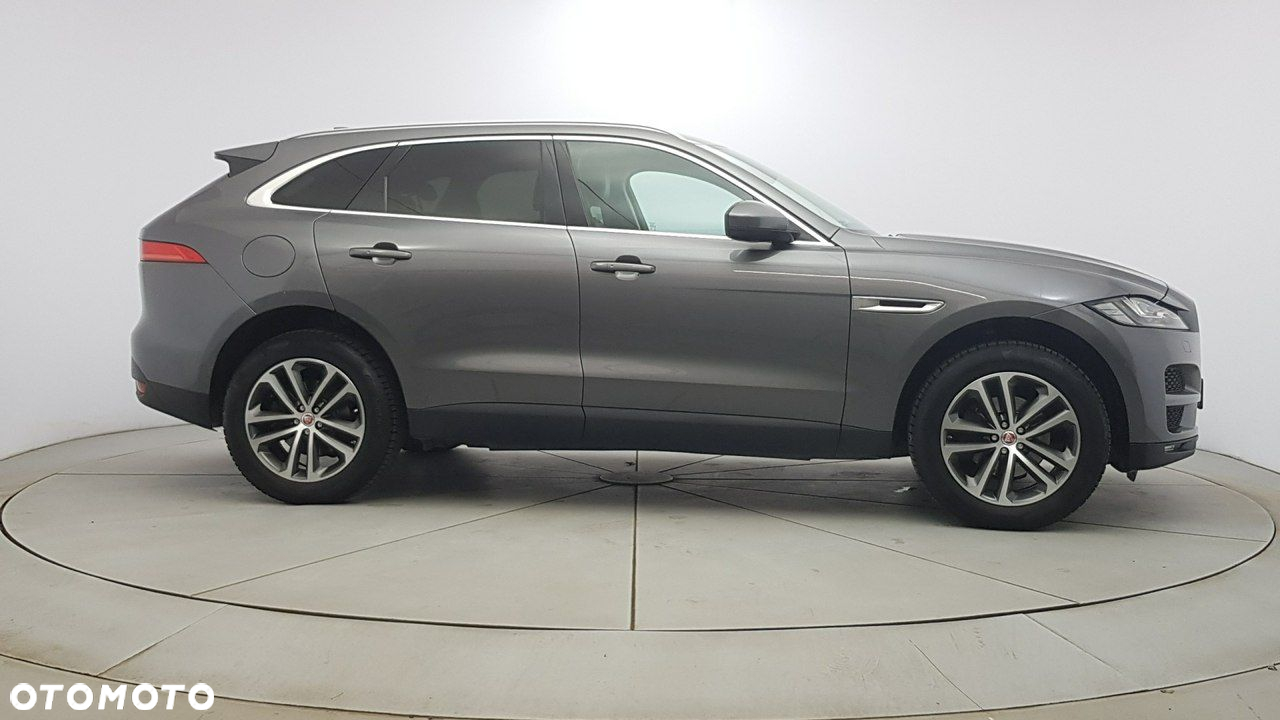 Jaguar F-Pace - 8