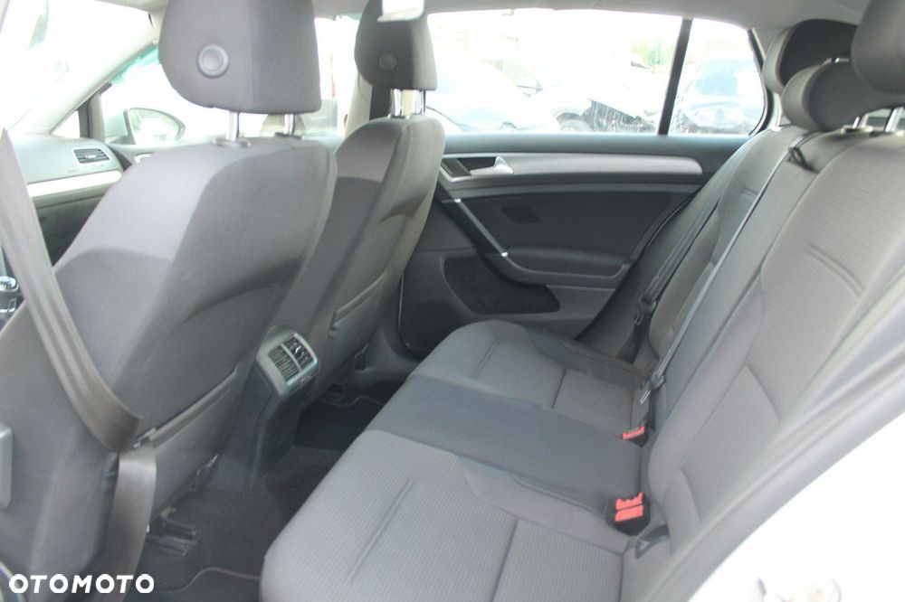 Volkswagen Golf - 10