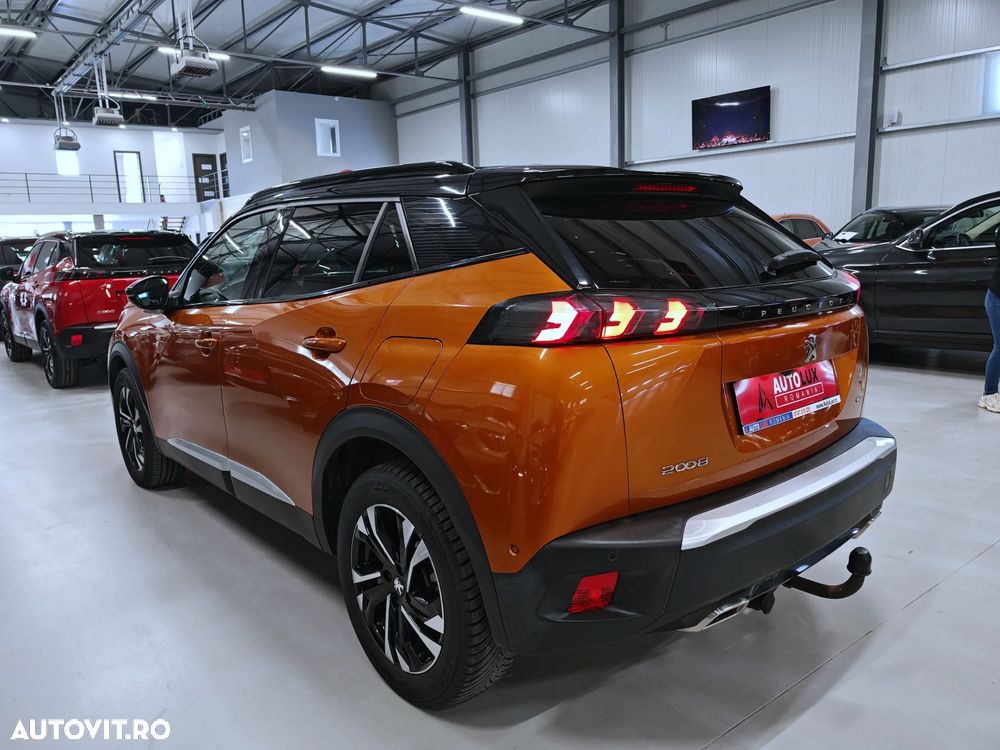 Peugeot 2008 PureTech 130 EAT8 GT - 4