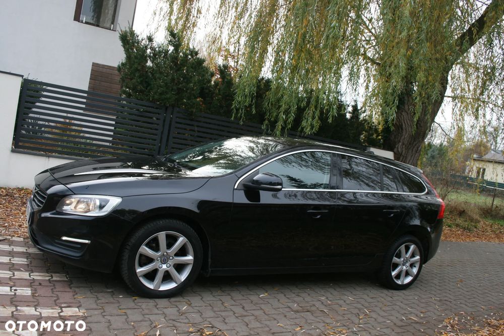 Volvo V60 D3 Drive-E Dynamic Edition (Momentum) - 1