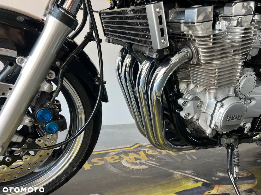 Yamaha XJR - 8