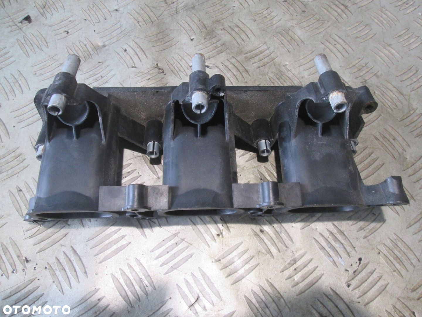 KOLEKTOR SSĄCY AUDI A4 B8 A5 8T 3.2 FSI 06E133110S - 2