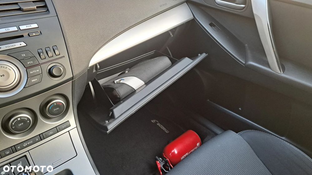 Mazda 3 1.6 Exclusive + - 17
