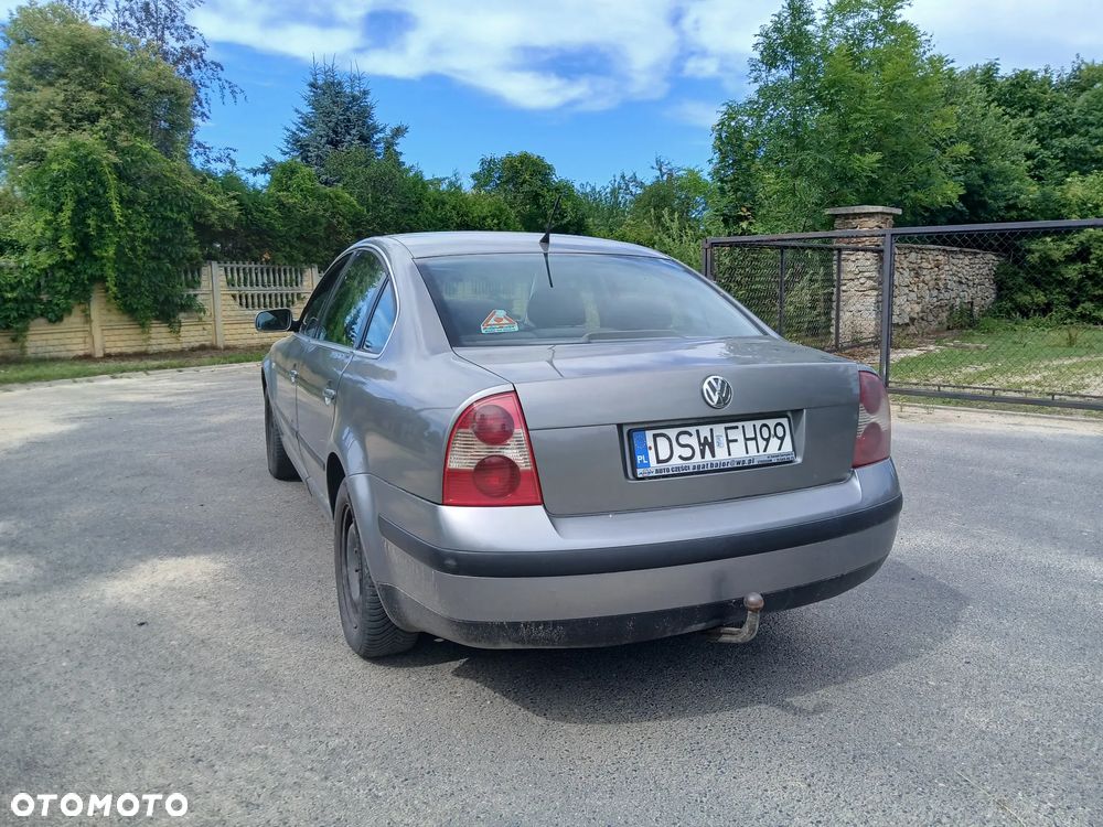 Volkswagen Passat 1.9 TDI Trendline - 4