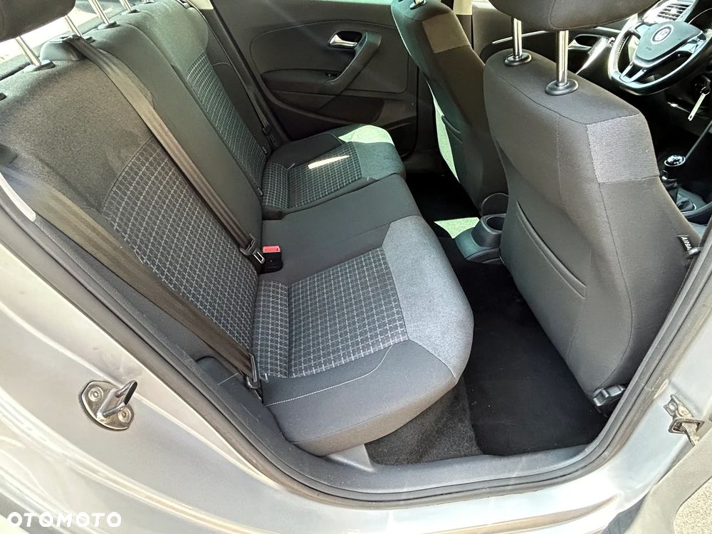 Volkswagen Polo 1.2 TSI Comfortline - 24