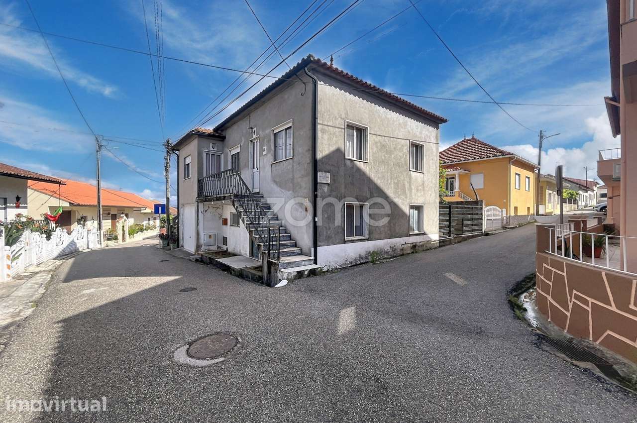 Moradia T4 com jardim e espaço exterior - Grande imagem: 4/42