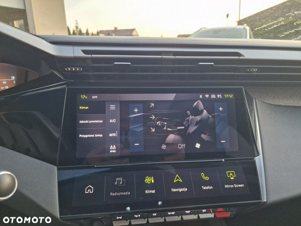 Peugeot 308 1.6 Hybrid PHEV Allure EAT8 - 24
