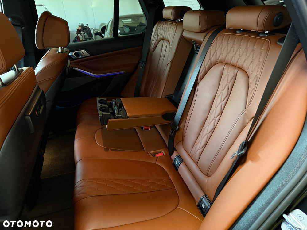BMW X5 M M50i - 26