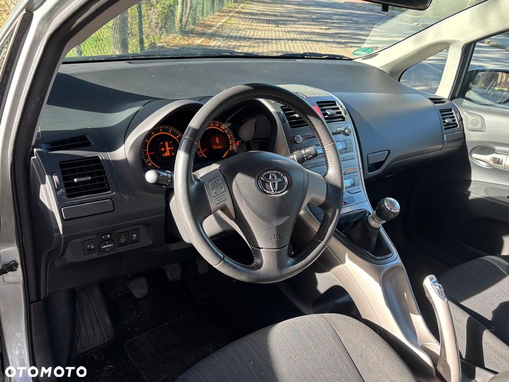 Toyota Auris 1.33 VVT-i Premium + - 17