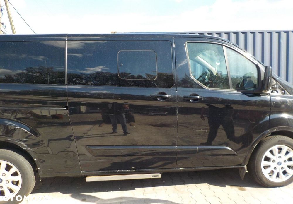 Ford Tourneo Custom - 20