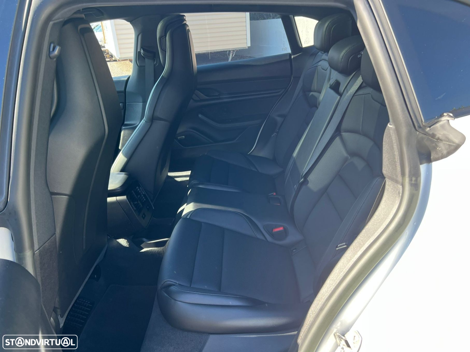 Porsche Taycan Sport Turismo - 8