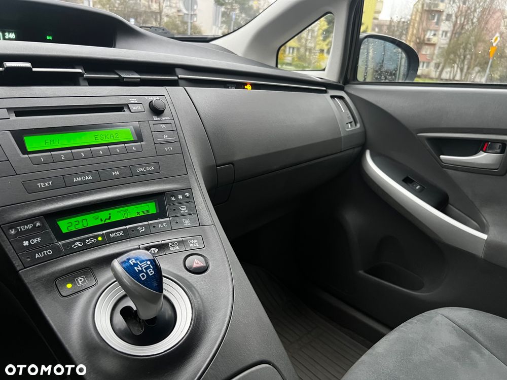 Toyota Prius (Hybrid) Comfort - 13