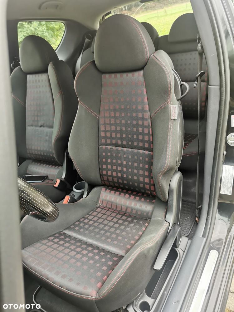 Mitsubishi Colt - 16