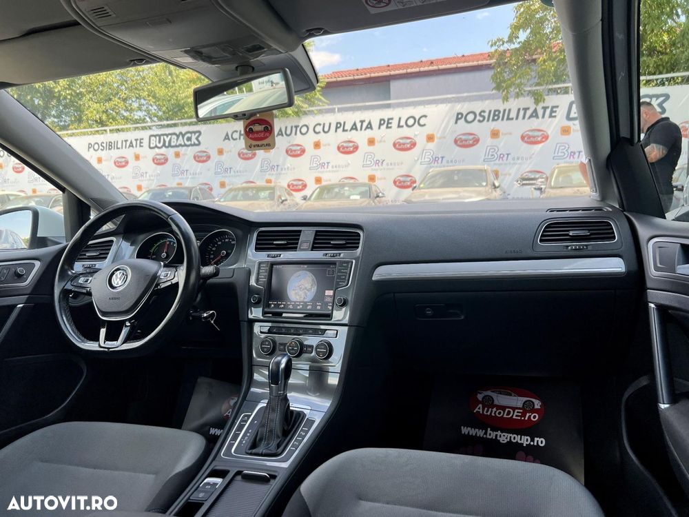 Volkswagen Golf - 6