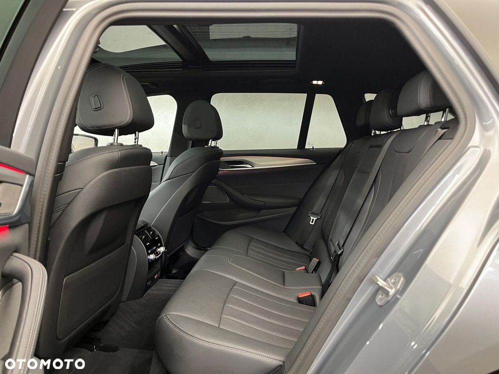 BMW Seria 5 540d xDrive mHEV M Sport sport - 33