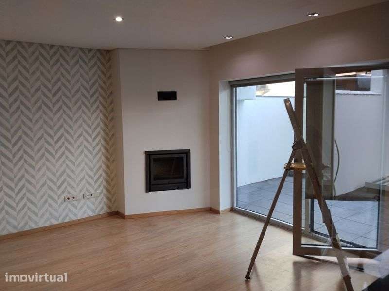 Apartamento T2 para arrendamento no centro de Vila Nova de Famalicão - Grande imagem: 4/8