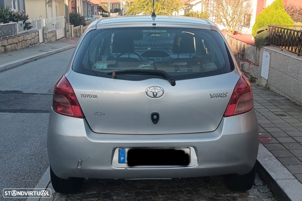 Toyota Yaris 1.4 D-4D Cool - 2