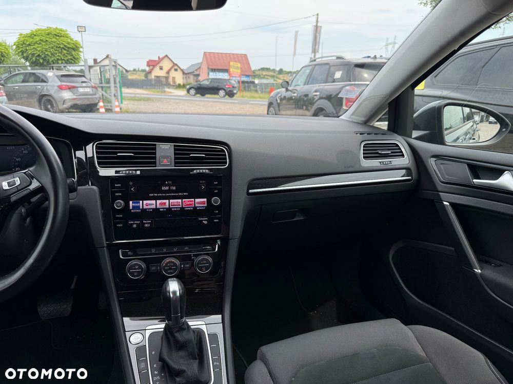 Volkswagen Golf - 11