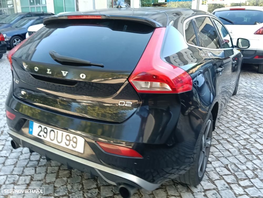 Volvo V40 1.6 D2 R-Design — fotografia 25