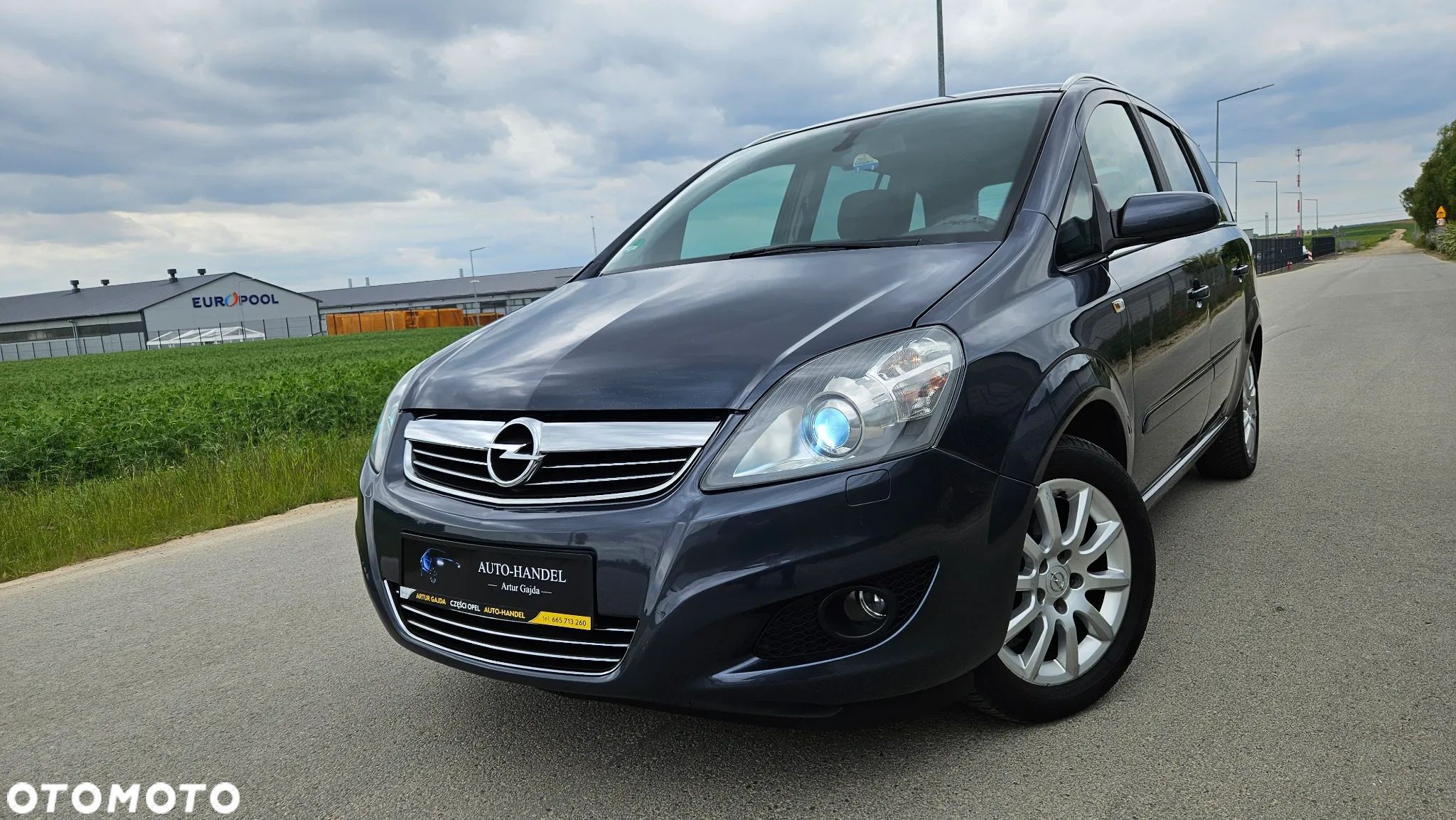 Opel Zafira 1.8 Cosmo - 1
