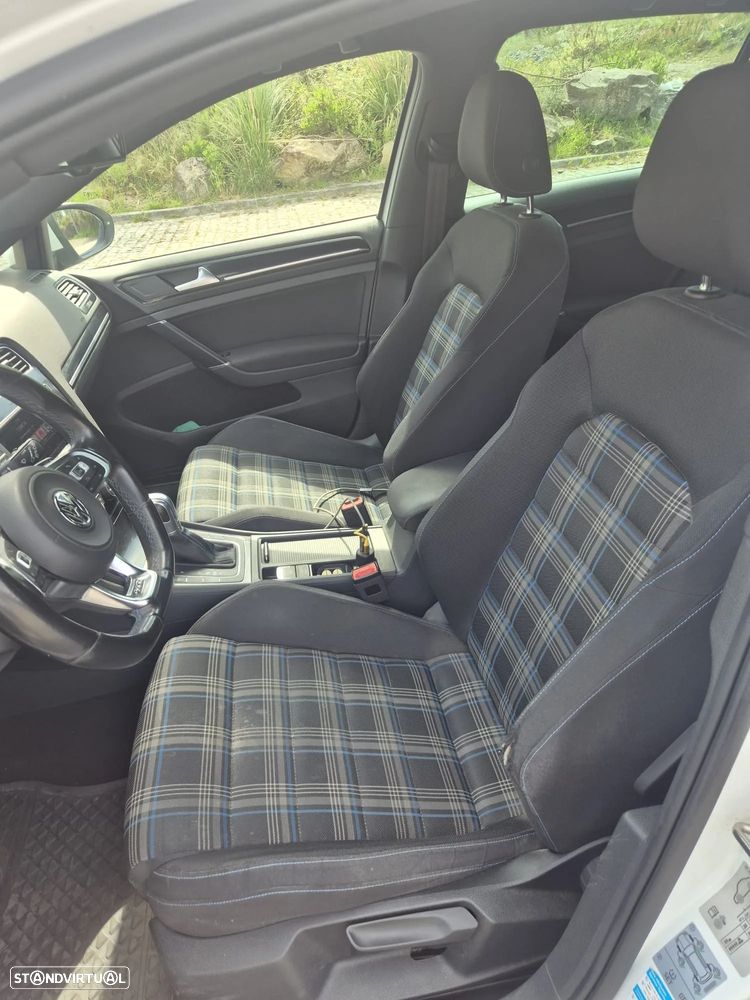 VW Golf 1.4 GTE Plug-In-Hybrid DSG - 12