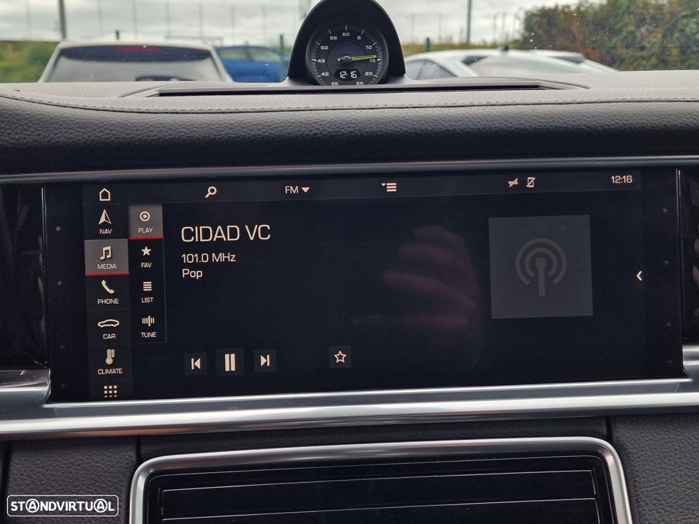 Porsche Panamera 4 E-Hybrid - 37