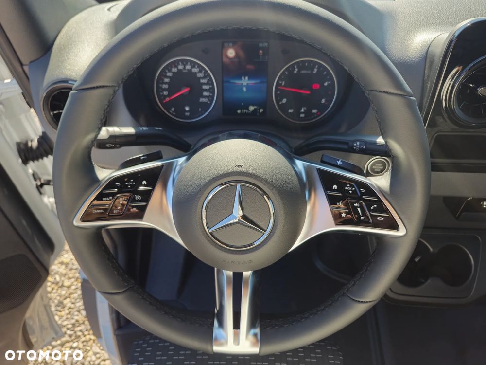 Mercedes-Benz Sprinter - 23