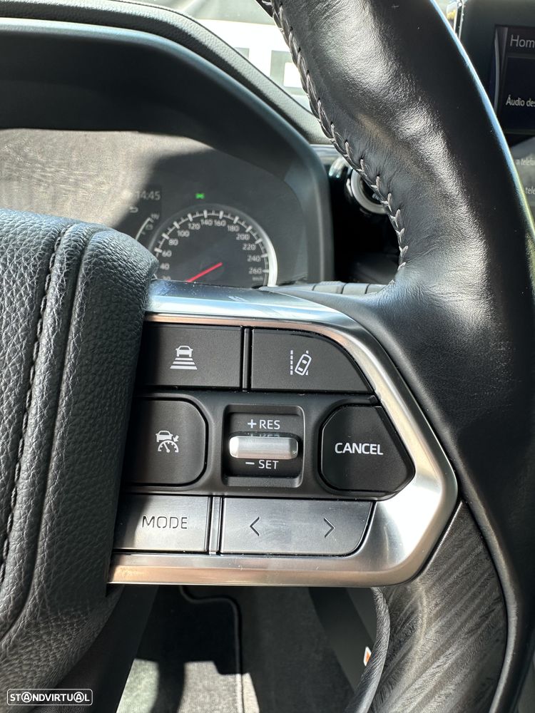 Toyota Land Cruiser 300 70th Anniversary - 26