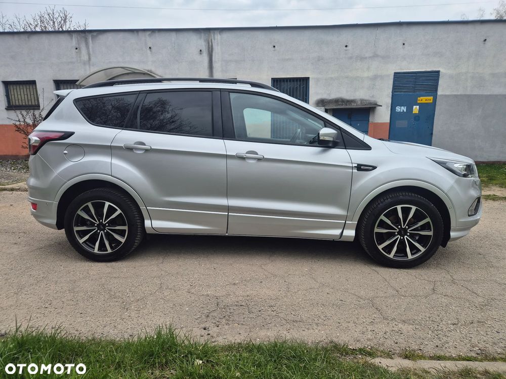 Ford Kuga 1.5 EcoBoost 2x4 ST-Line - 4