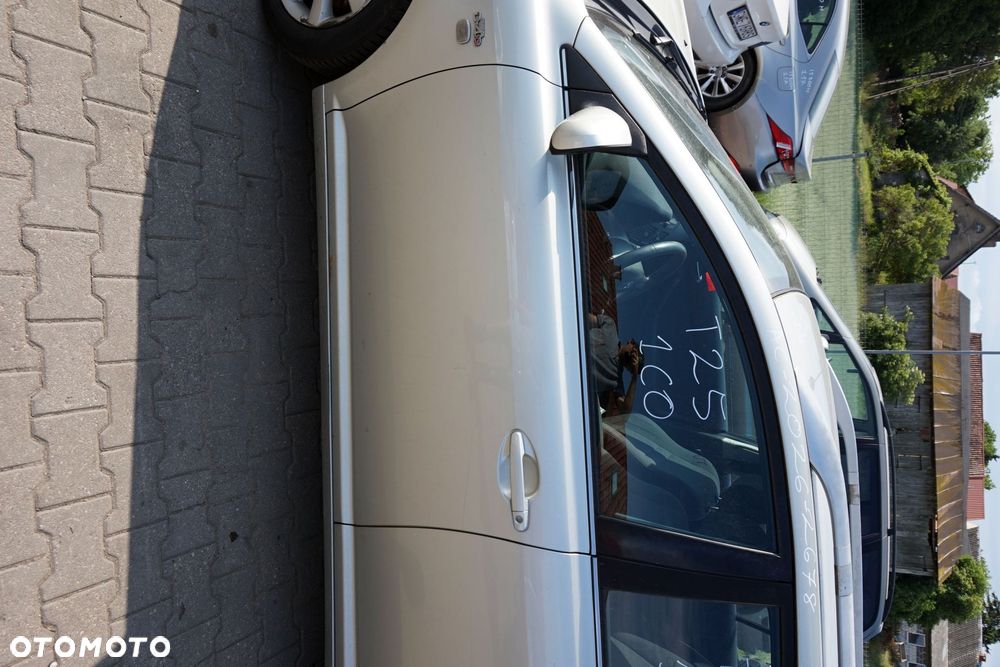 DRZWI PRZEDNIE LEWE AVENSIS II T25 KOMBI 1C0  SREBRNY TOYOTA 2003-2006 - 1