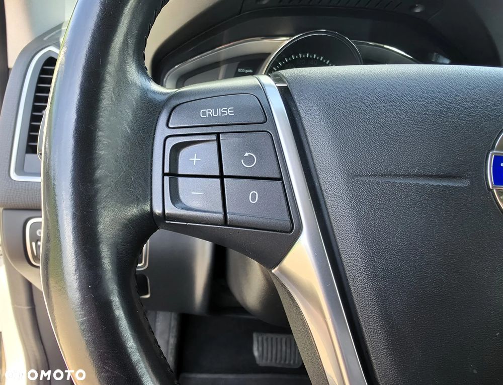 Volvo XC 60 D4 Geartronic Momentum - 21