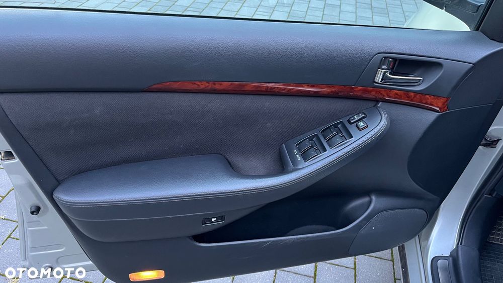 Toyota Avensis 2.0 VVT-i Sol - 10