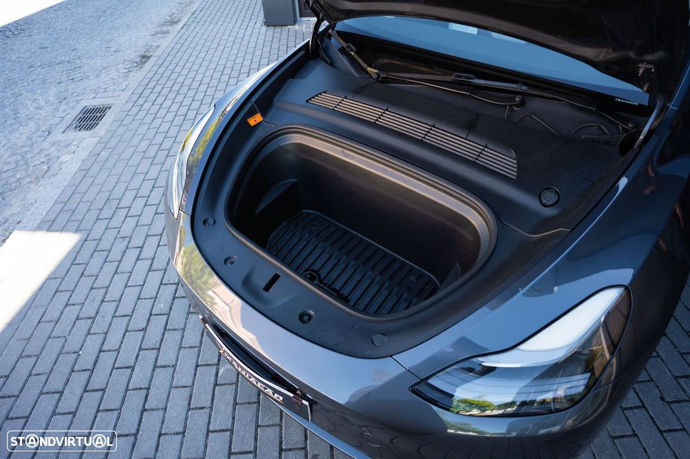 Tesla Model Y Long Range Dual Motor AWD - 27