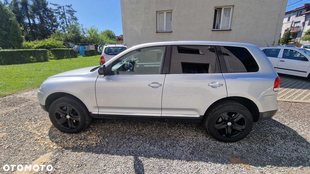 Volkswagen Touareg - 1